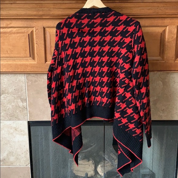 Red and Black houndstooth knit cardigan - Picture 2 of 3